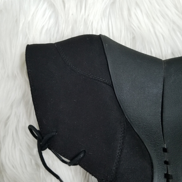 WHITE MOUNTAIN Black Suede Wedge Booties SIZE 8.5M, With Laces. - Picture 7 of 16